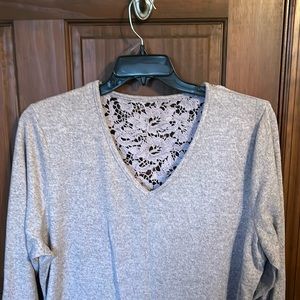 Massini Top, 2X, v-neck front, lace back